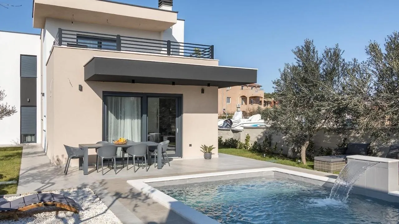 Villa M Premantura Kroatien